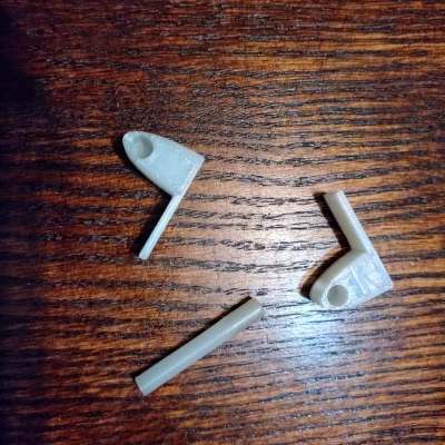 Kệ Đựng Chai Xịt