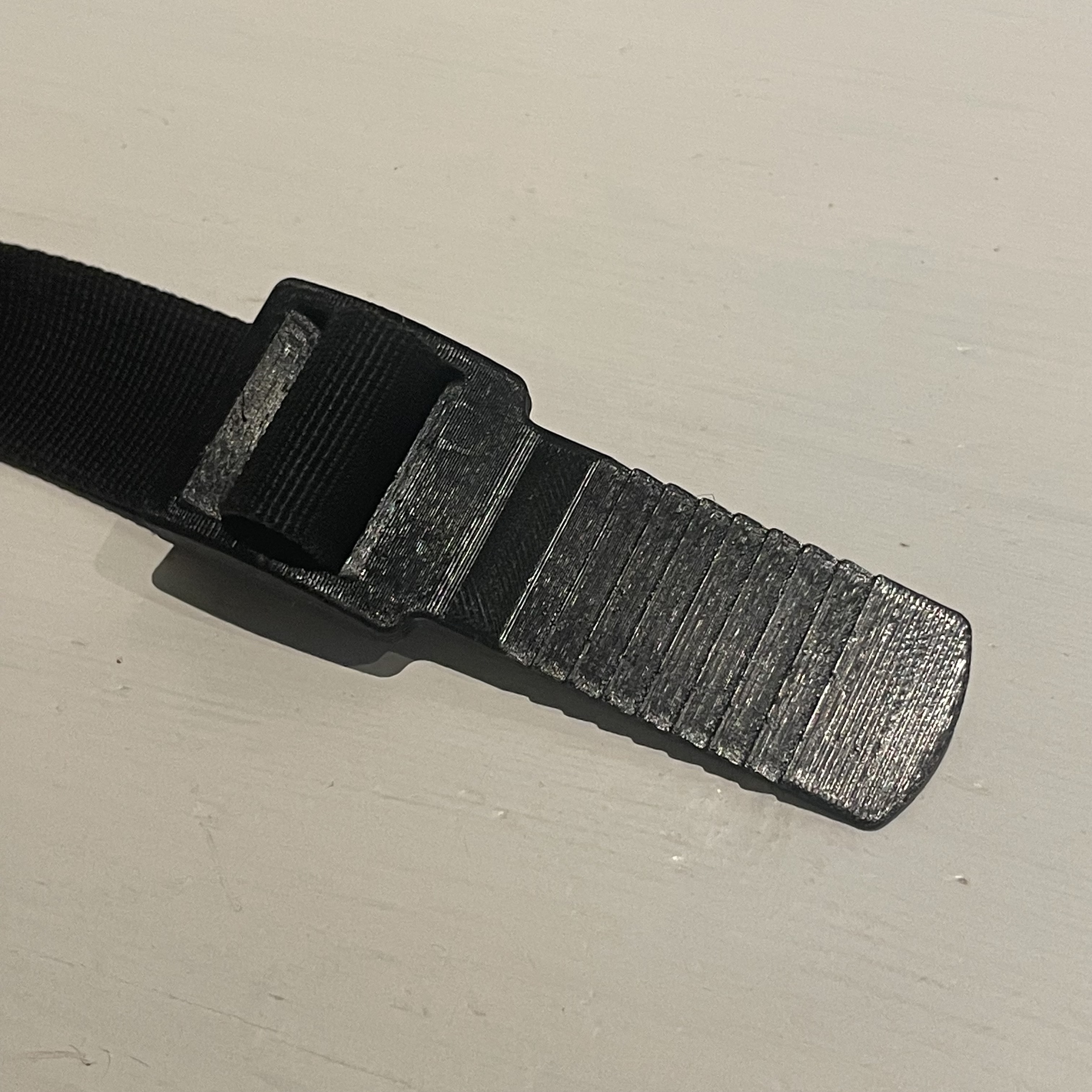 Chốt Cài Răng Cưa Túi Mandarina Duck