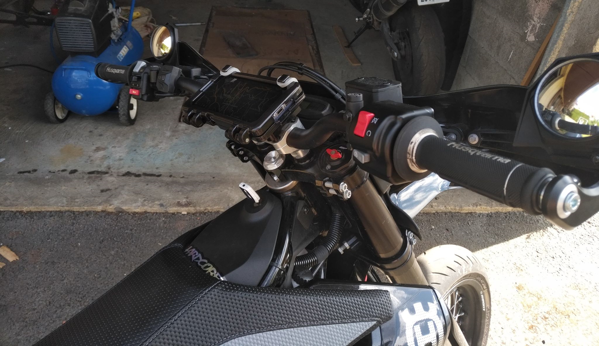 Người giữ xe máy Blackview BL6000 Pro