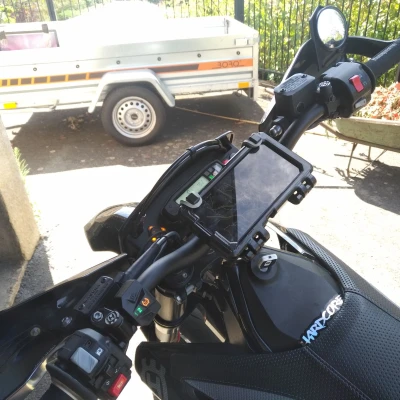 Người giữ xe máy Blackview BL6000 Pro