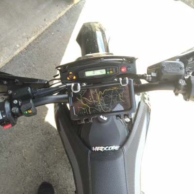 Người giữ xe máy Blackview BL6000 Pro