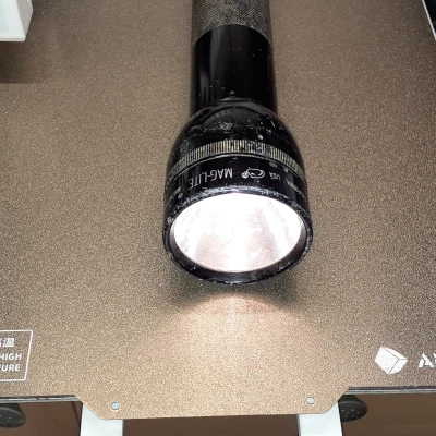 Bộ chuyển đổi Mag-Lite cũ từ pin D sang pin 18650 Li Ion