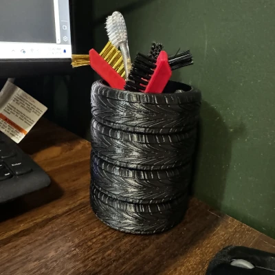 THÙNG RÁC MINI ĐỂ BÀN HÌNH LỐP XE CÓ NẮP