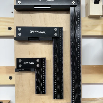 Gỗ treo tường vuông chính xác trên tường treo tường