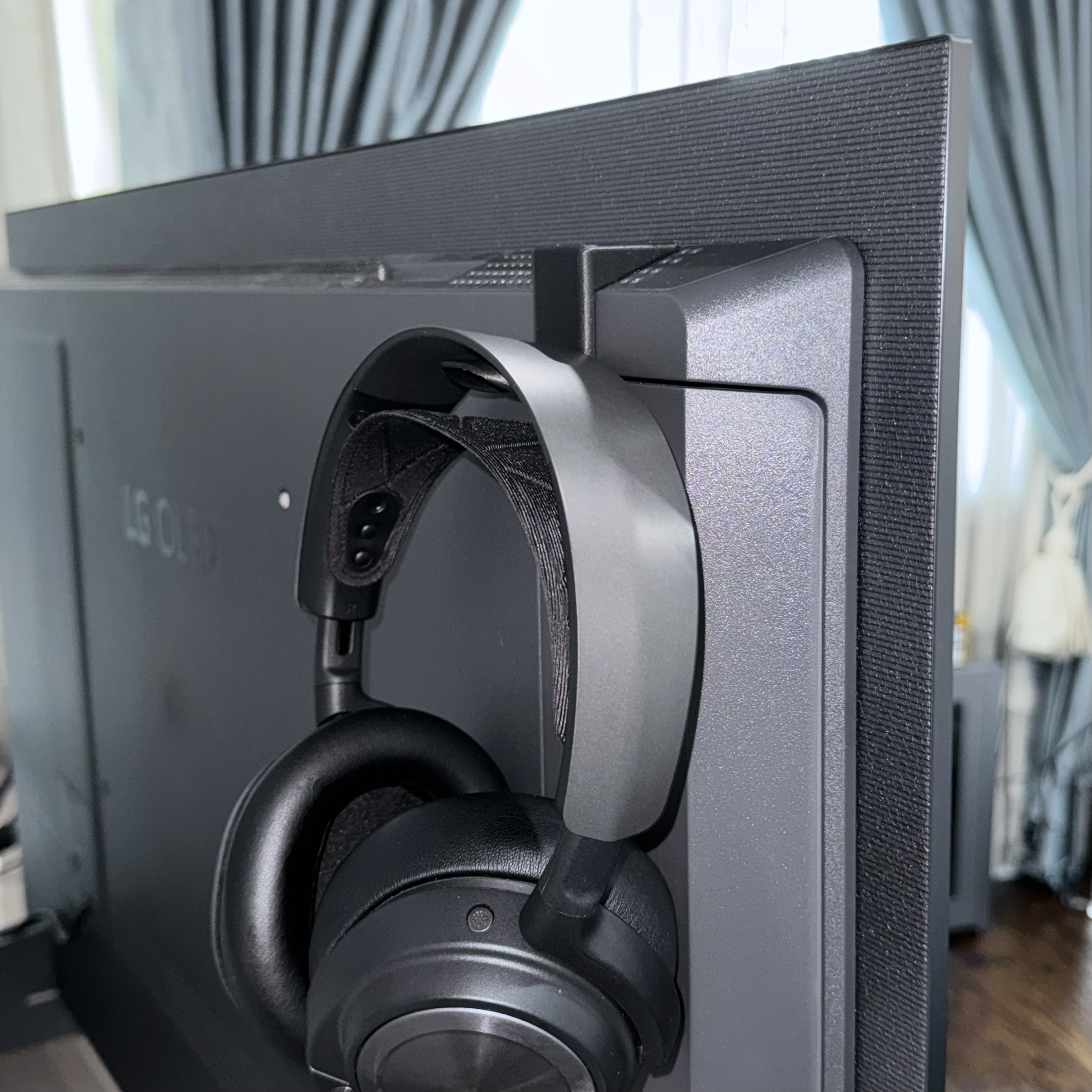 Móc Treo Tai Nghe LG OLED 42