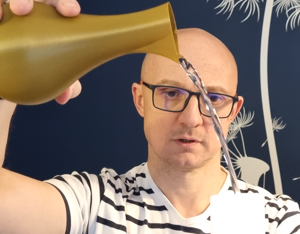 Bình tưới cây / Ca / Lọ hoa