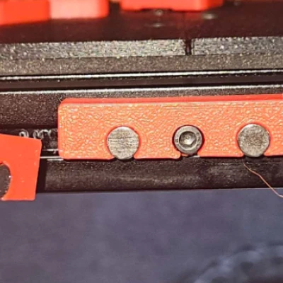 Giá Đỡ Cửa Mở Nam Châm "Voron"