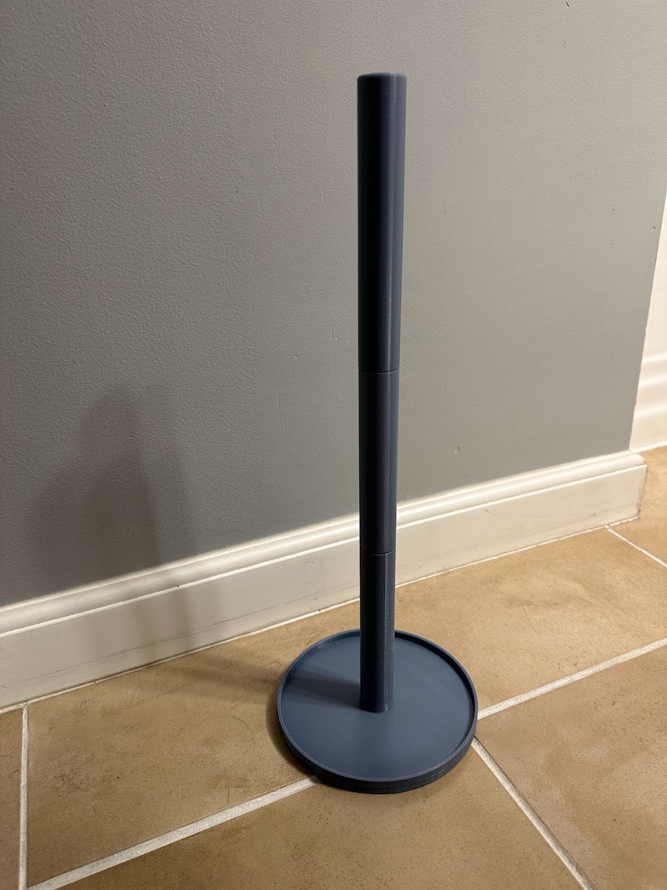 Giá đỡ cuộn giấy vệ sinh TP trên sàn