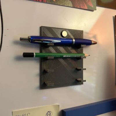 Hộp đựng bút bằng nam châm - Dựng được 4 cây