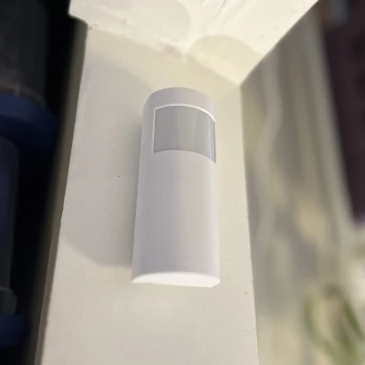 Giá đỡ treo tường góc nghiêng cho cảm biến chuyển động Lutron Caséta