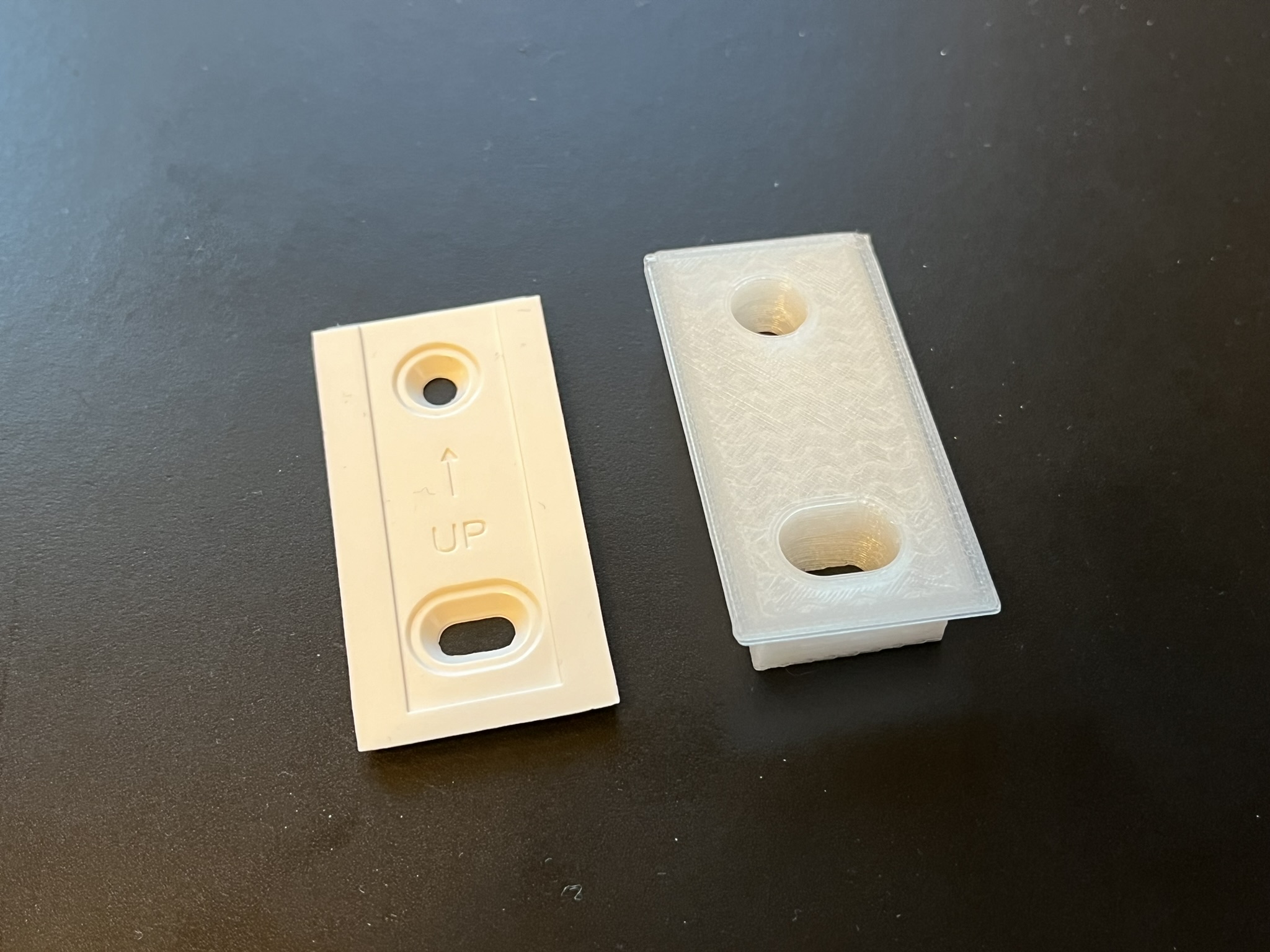 Giá đỡ treo tường góc nghiêng cho cảm biến chuyển động Lutron Caséta