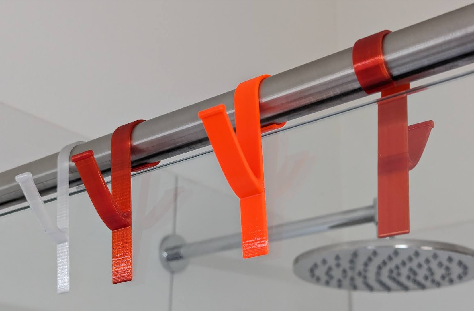 Móc treo và giữ khăn cho máy sưởi, phòng tắm, hồ bơi - cả cho gạt kính phòng tắm