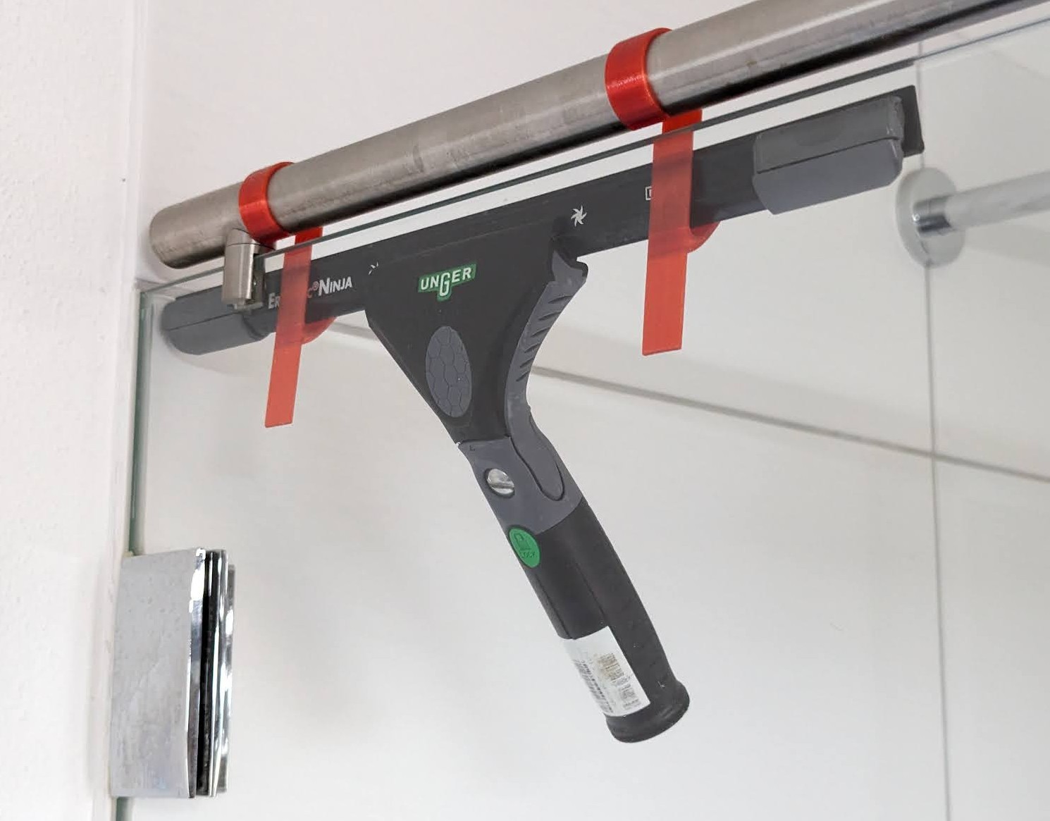 Móc treo và giữ khăn cho máy sưởi, phòng tắm, hồ bơi - cả cho gạt kính phòng tắm