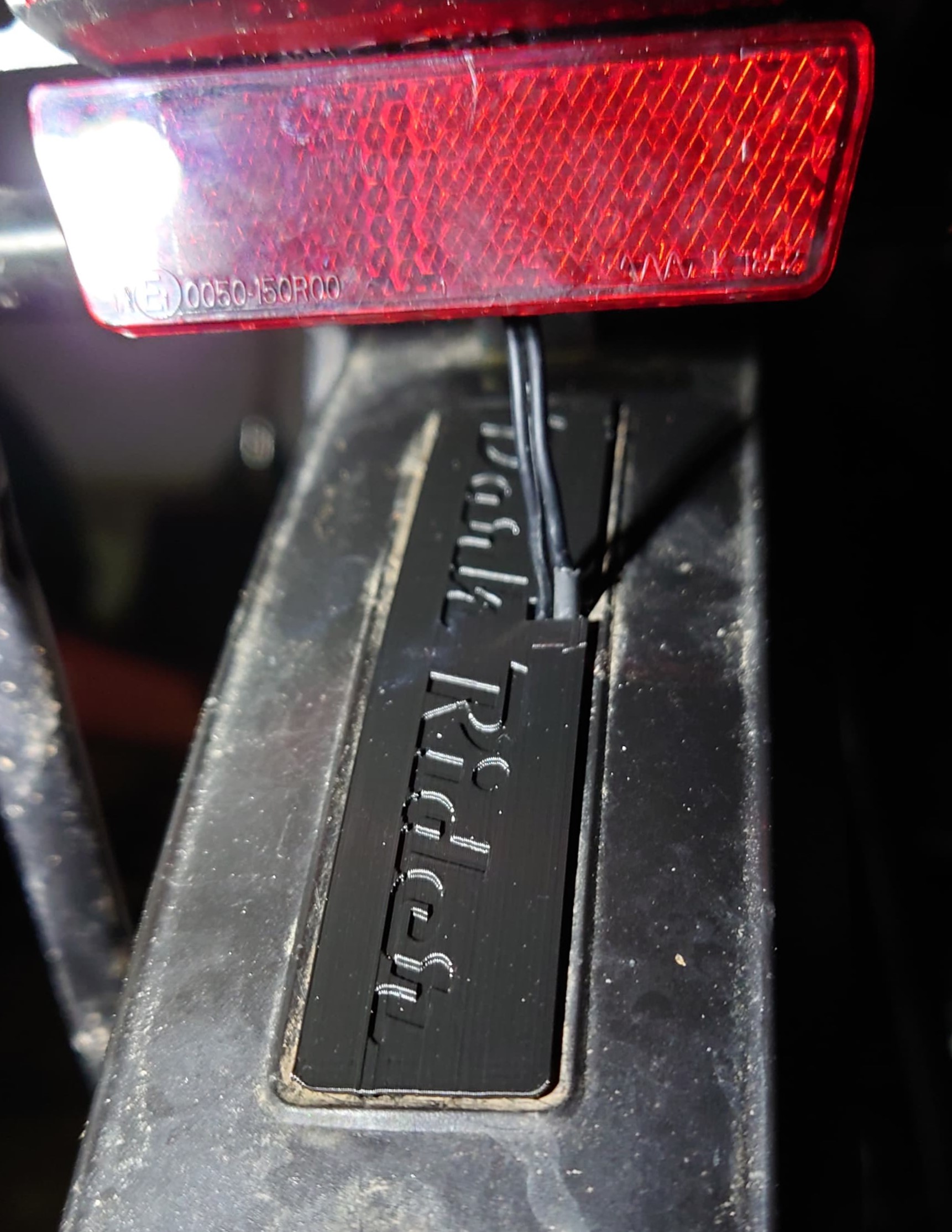 Cube axit bùn bảo vệ ánh sáng phía sau