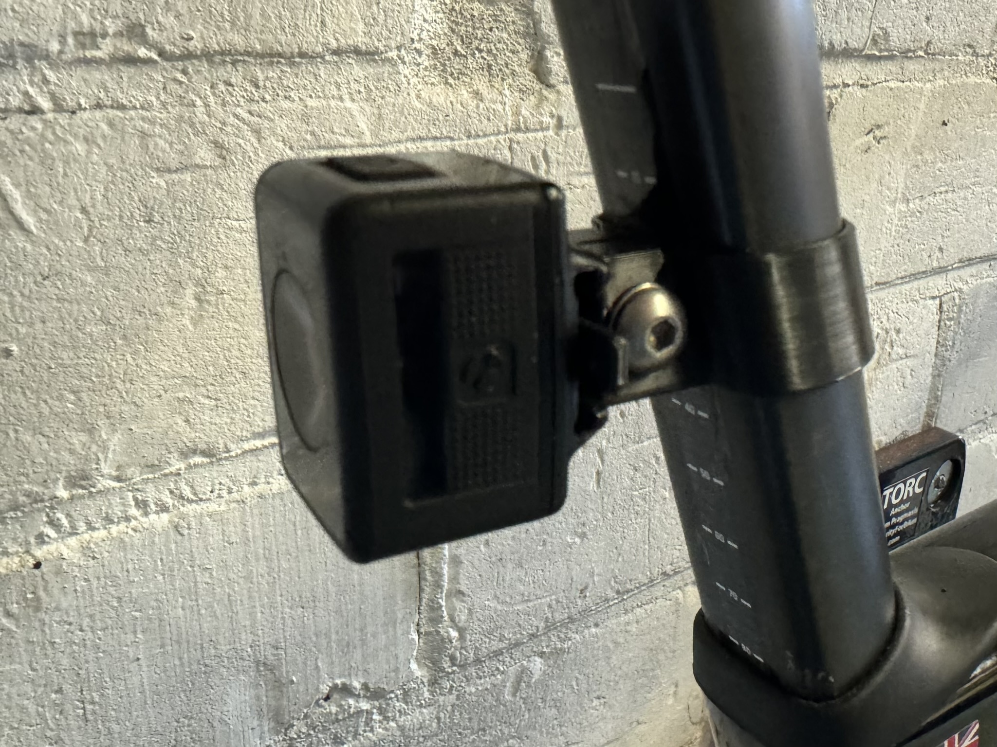 Giá Đỡ Đèn Hậu Bontrager Flare RT Cho Cốt Yên Cervelo