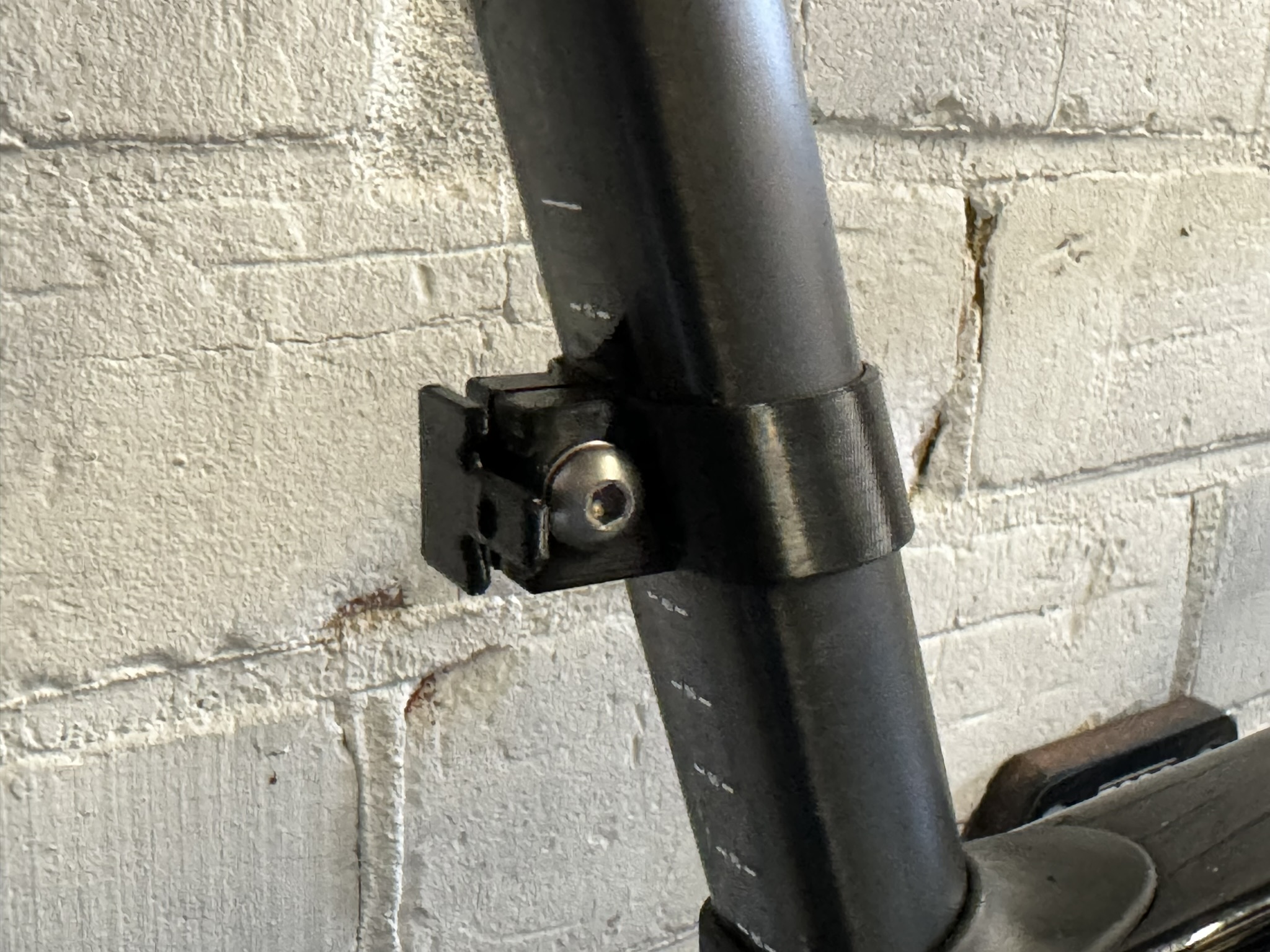 Giá Đỡ Đèn Hậu Bontrager Flare RT Cho Cốt Yên Cervelo