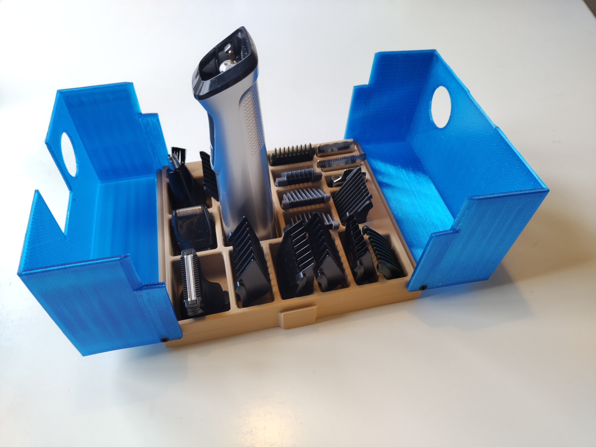 Hộp đựng máy cạo râu Philips Multigroom Serie 7000 19-in-1