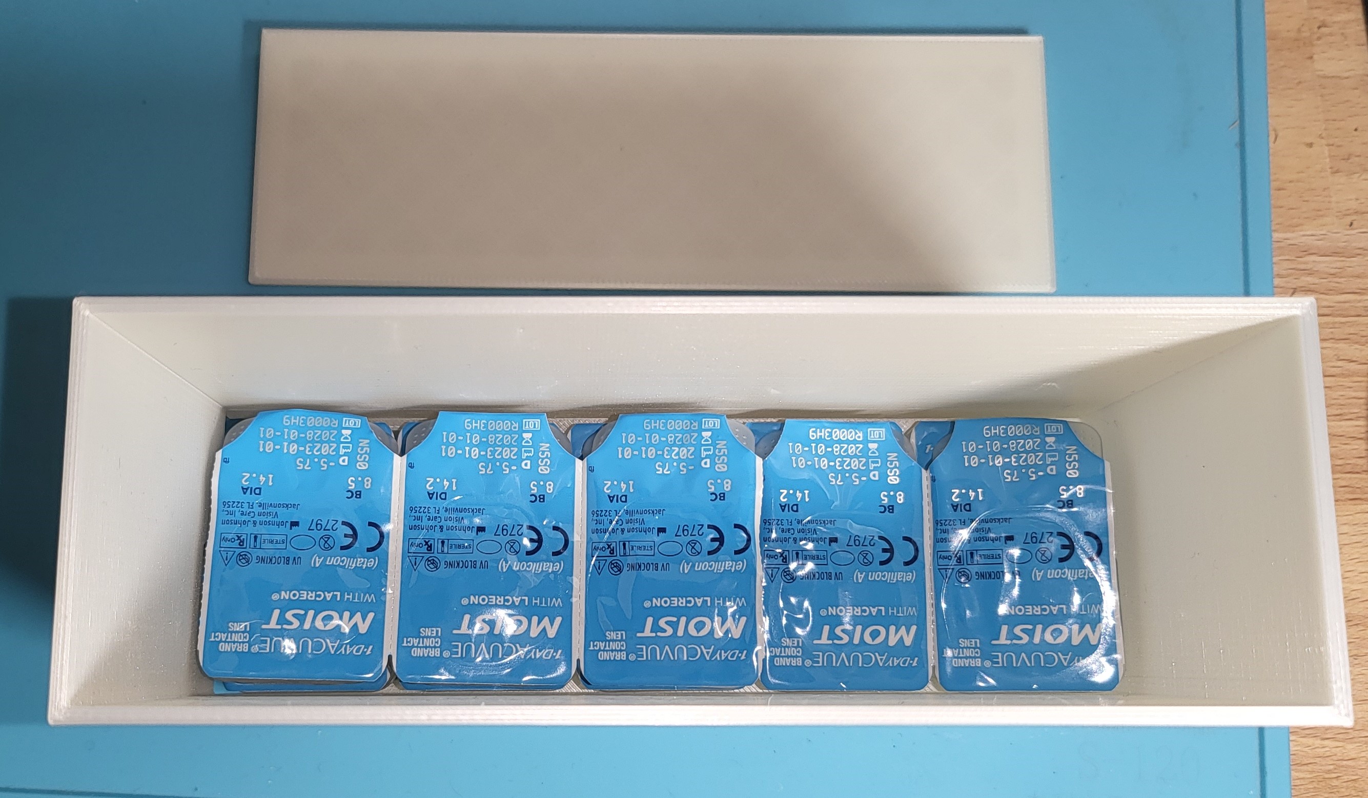 Hộp Đựng Kính Áp Tròng