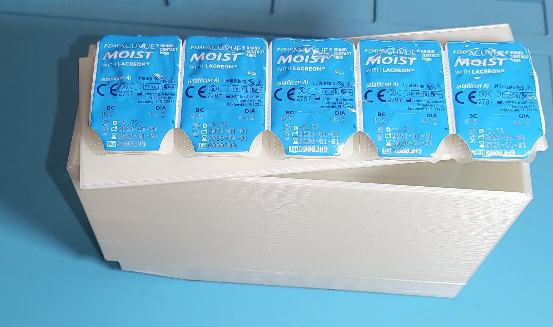 Hộp Đựng Kính Áp Tròng