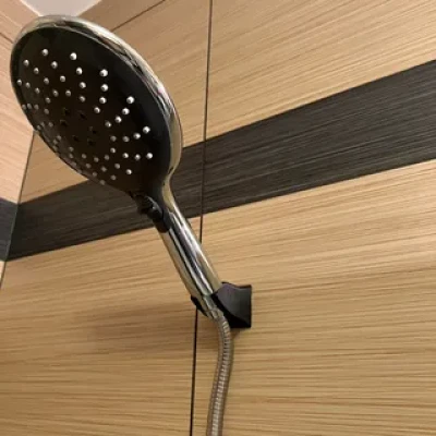 Giá treo vòi sen gắn tường