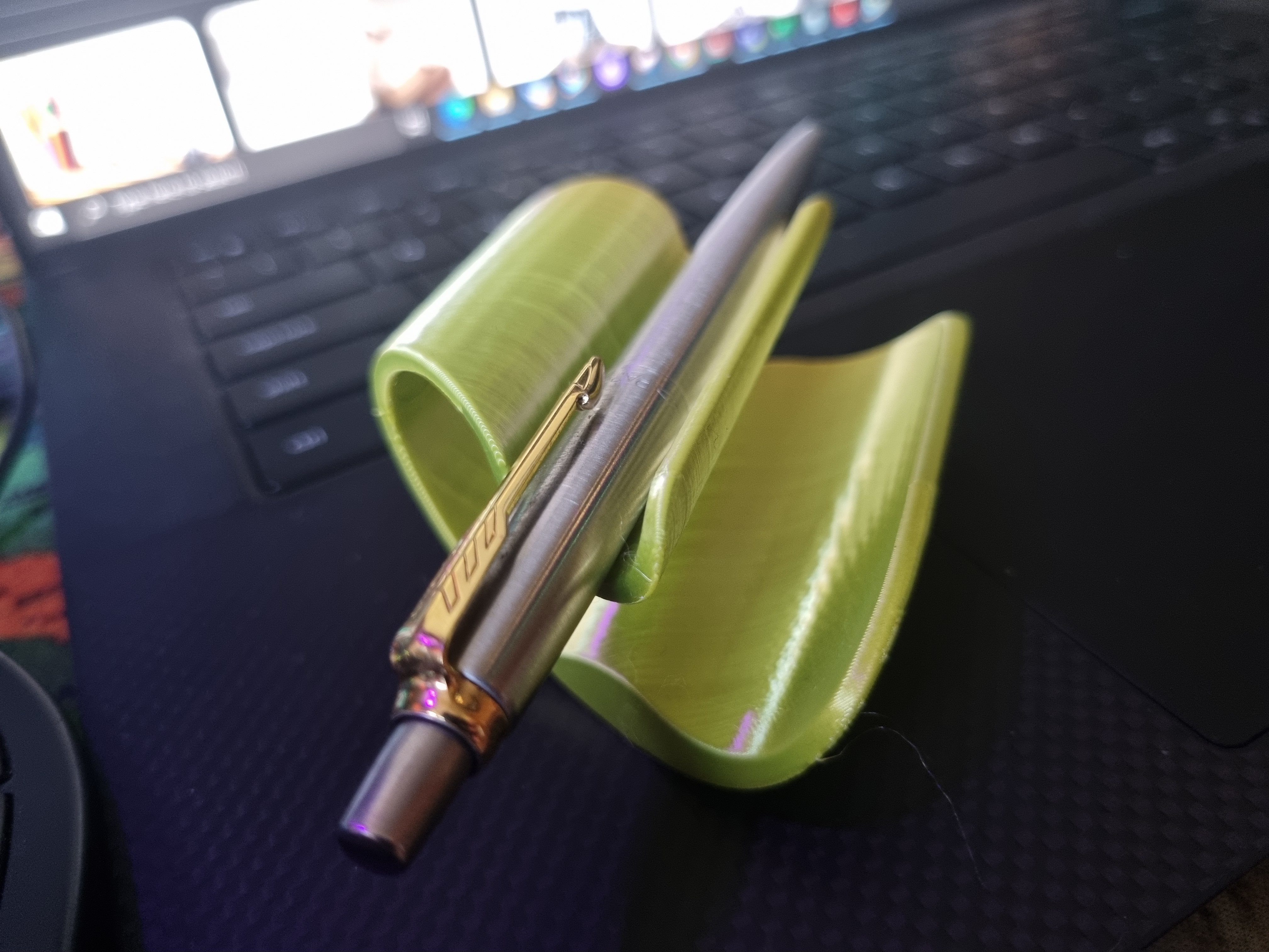 Giá Đỡ Bút Fidget Vui Nhộn