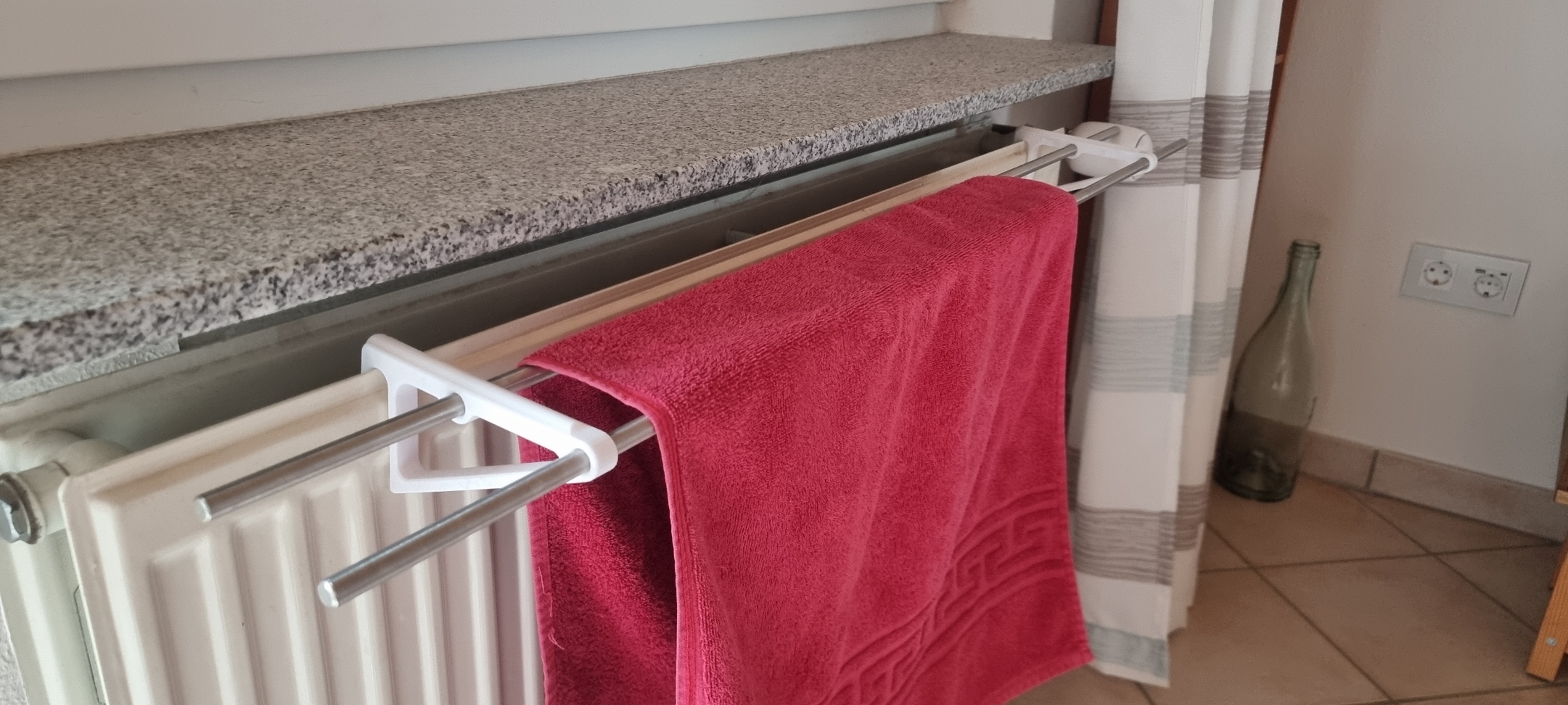 Kẹp Giữ Khăn Cho Máy Sưởi