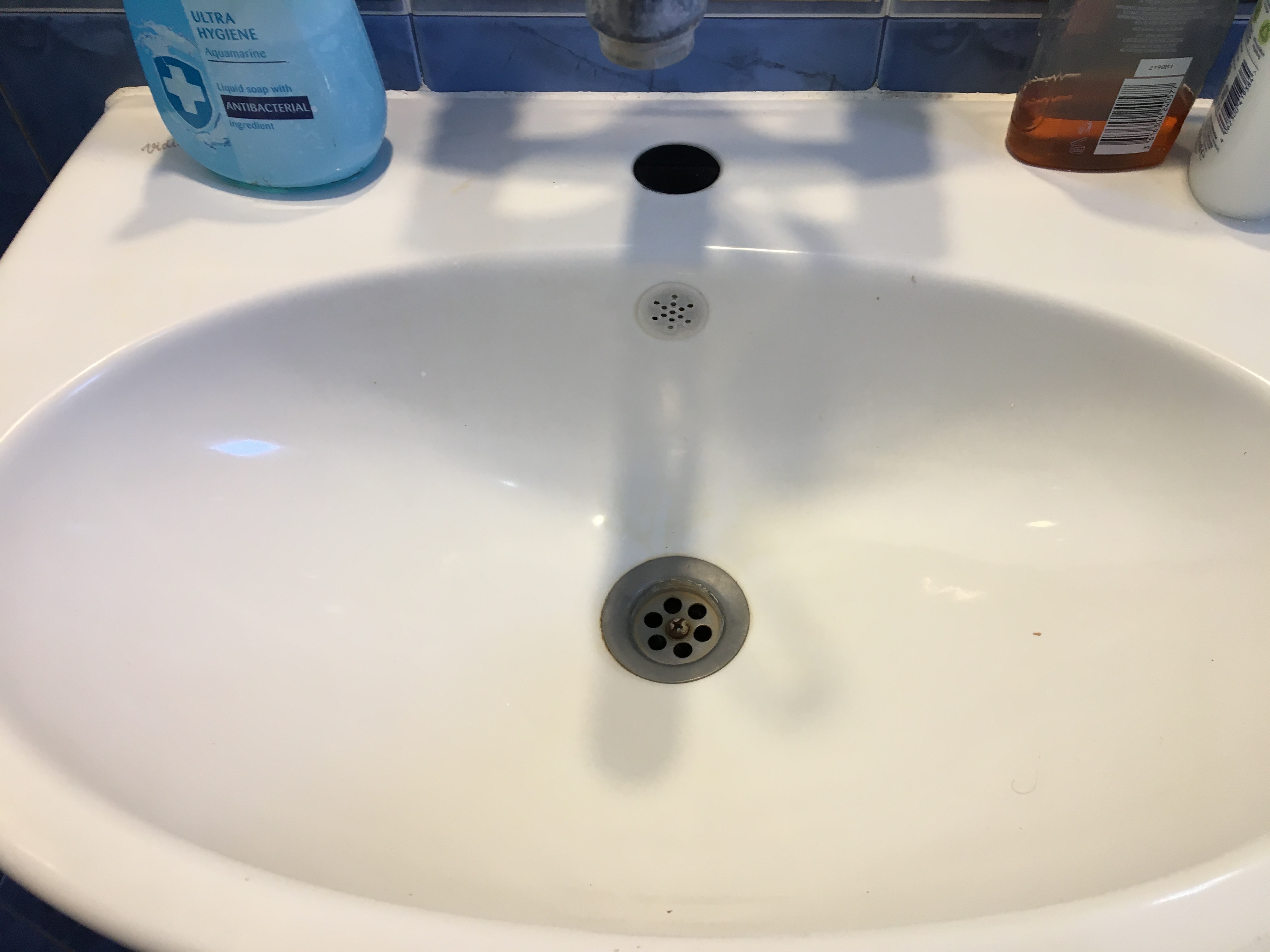 Chặn bồn rửa chén phòng tắm