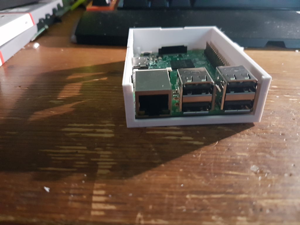 Vỏ Raspberry Pi gắn ray DIN
