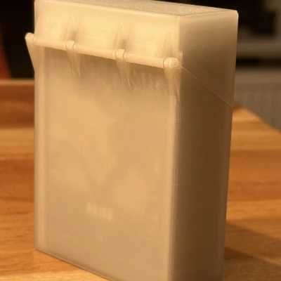 Hộp sàn mỏng cho phép thuật tập hợp với một bản lề