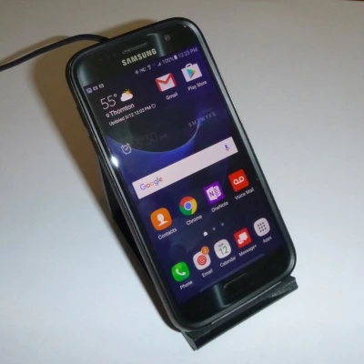 Giá đỡ điện thoại di động có đế sạc