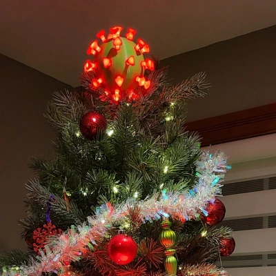 Đỉnh Cây Thông Noel Hình Coronavirus