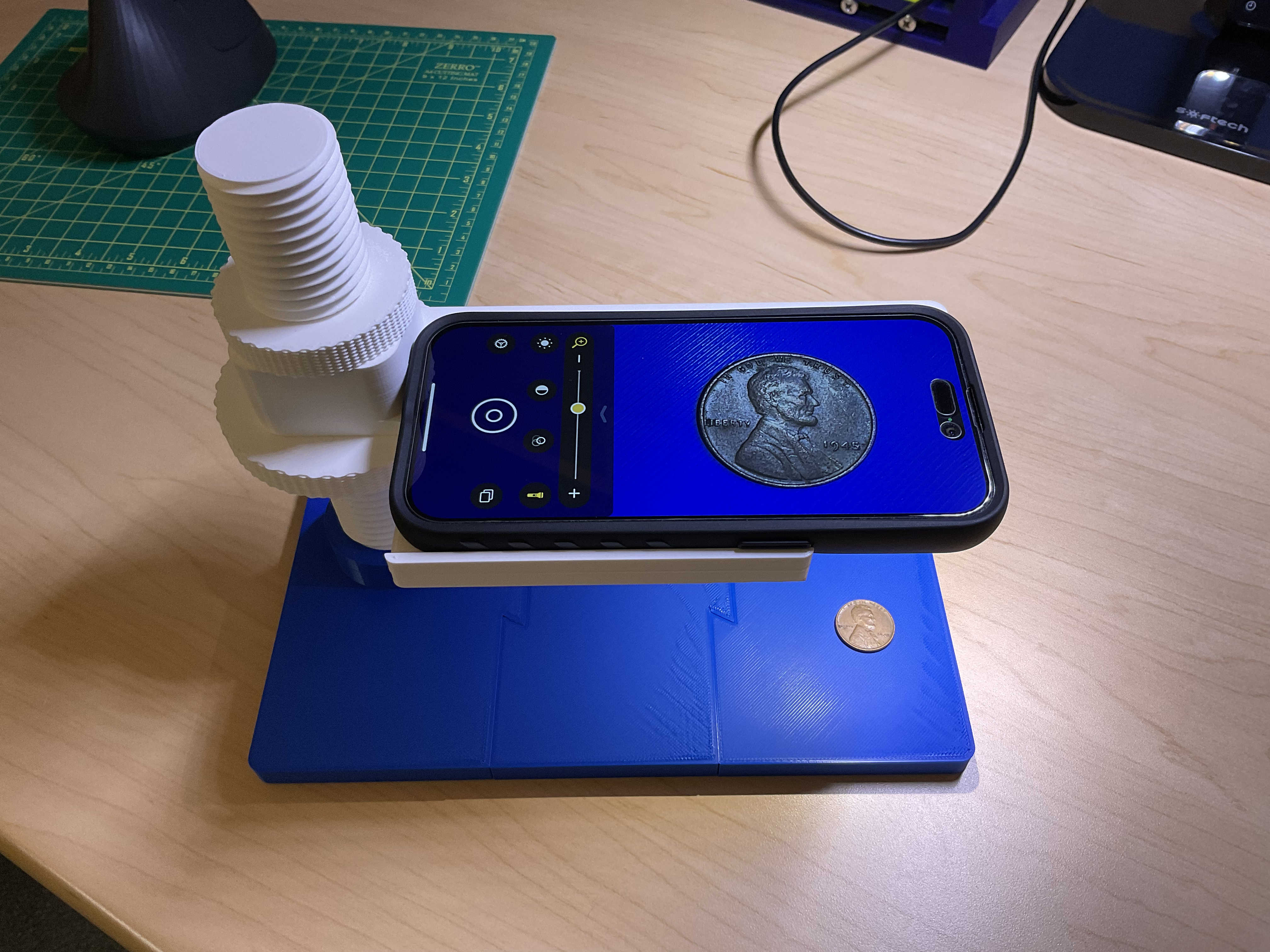 Chân đế điện thoại phóng đại