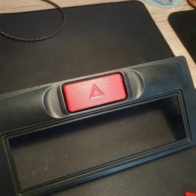 Nút đèn nguy hiểm cho Nissan Terrano 2 (2004)