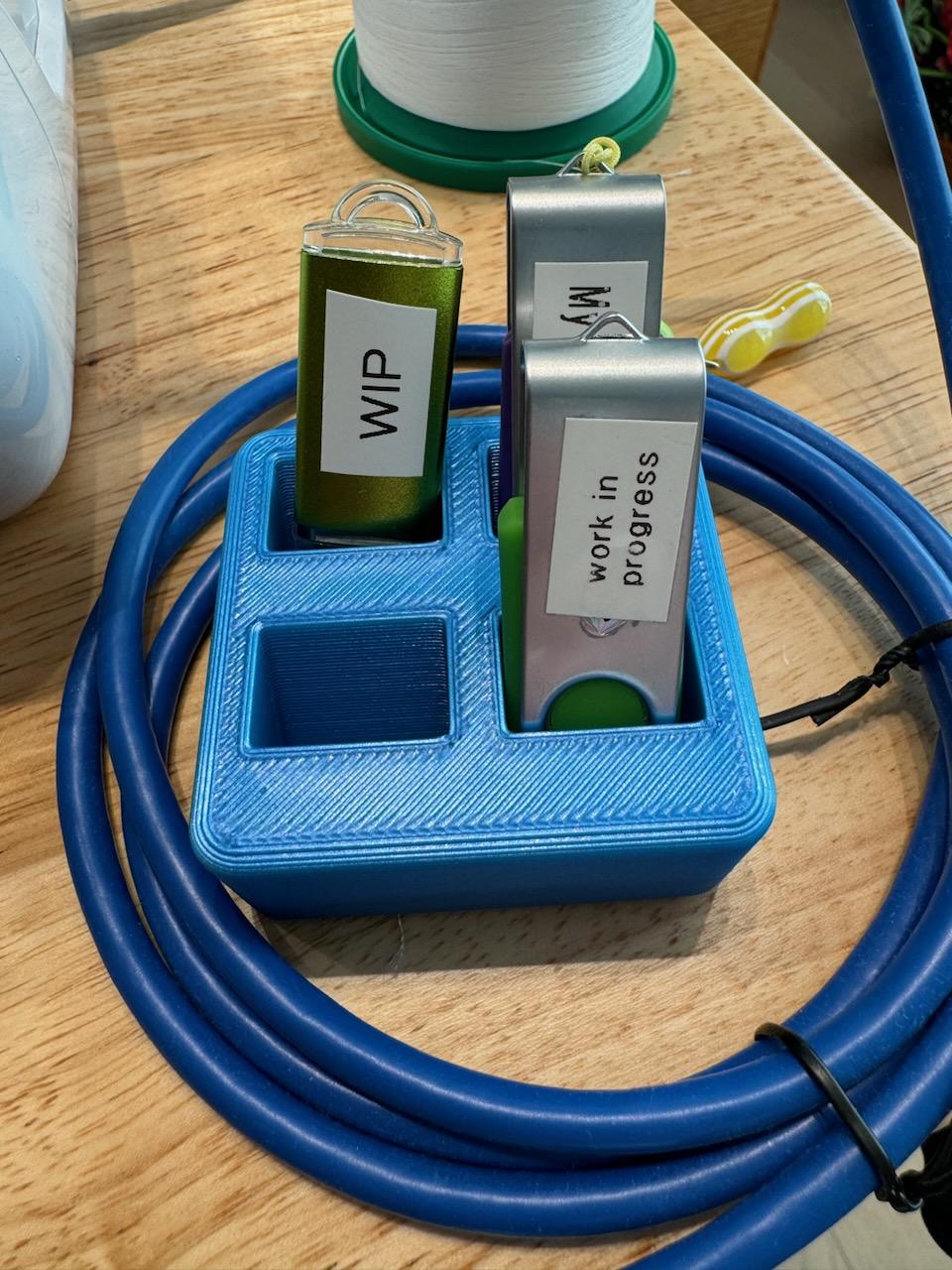 Khay lưu trữ ổ đĩa flash