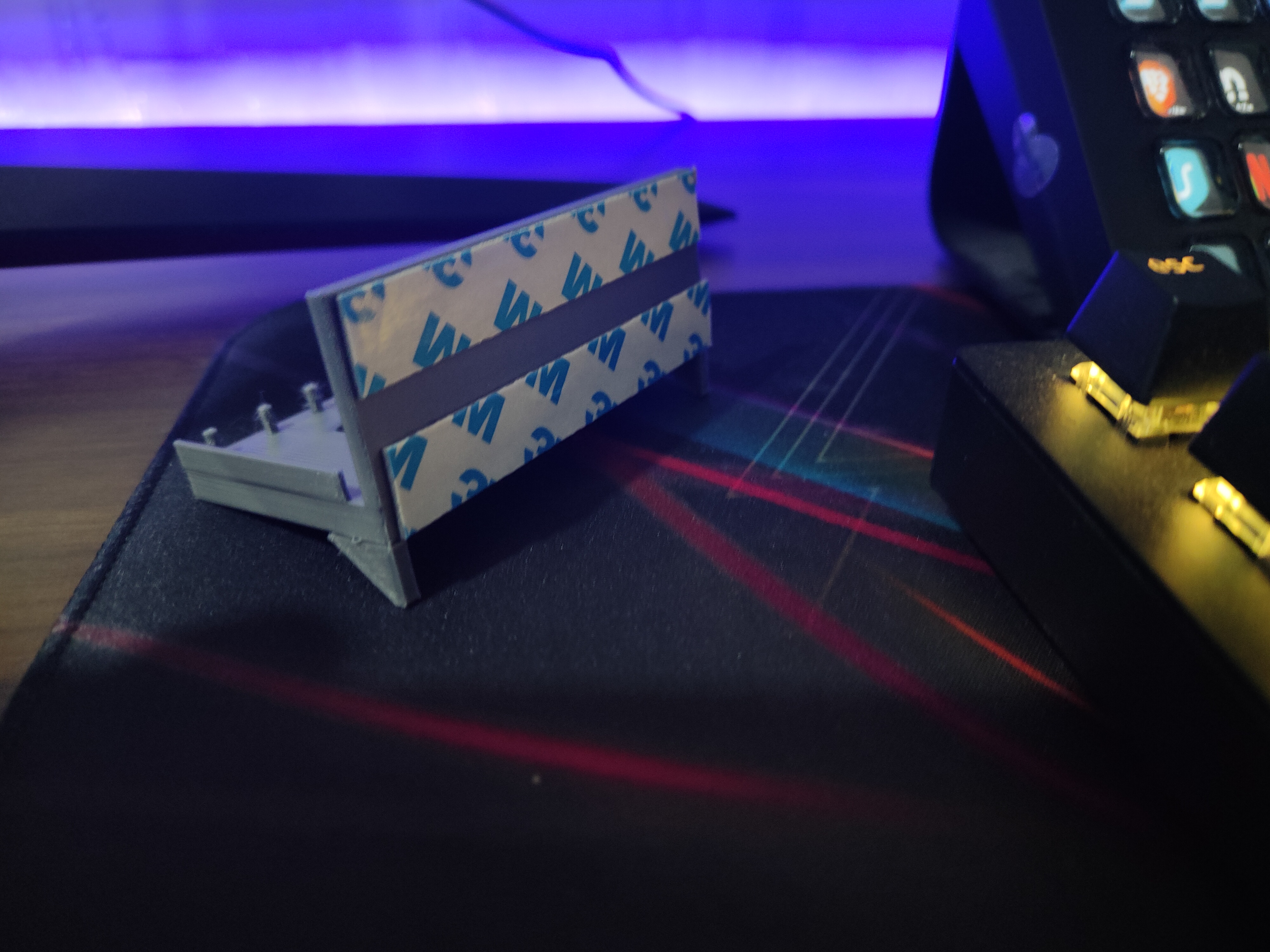 Điện thoại điện thoại di động đứng (tối giản)