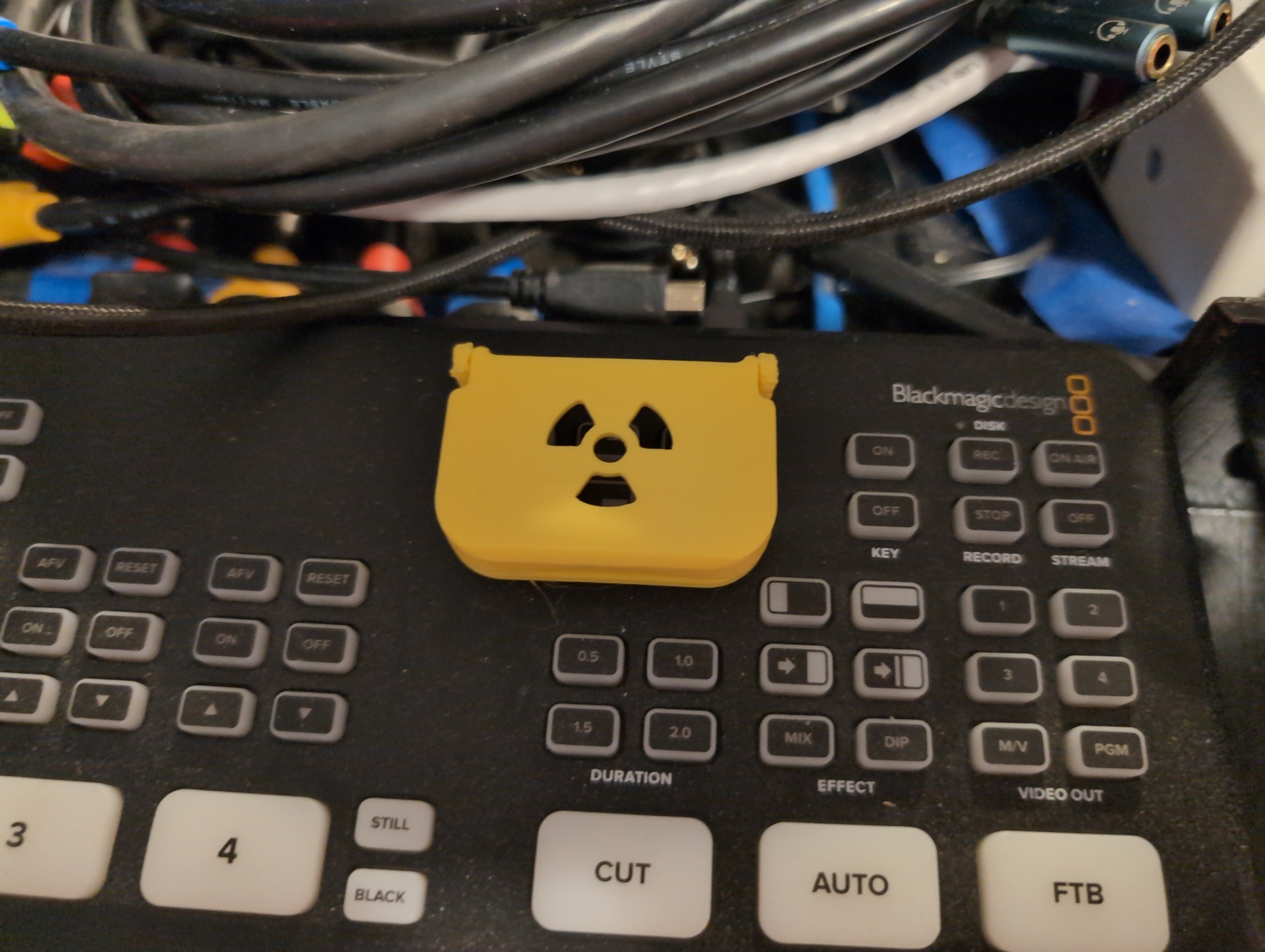 Vỏ Nút Picture in Picture Cho Black Magic Design Atem Mini