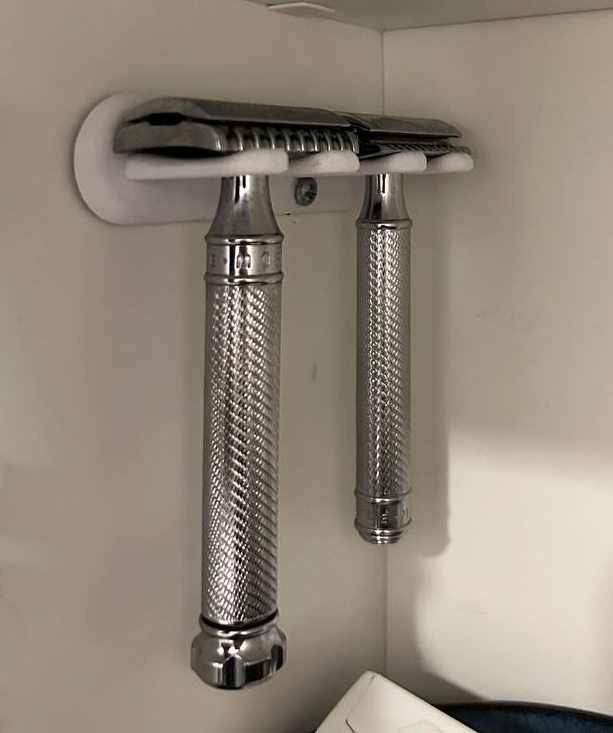 Móc đôi cho dao cạo DE