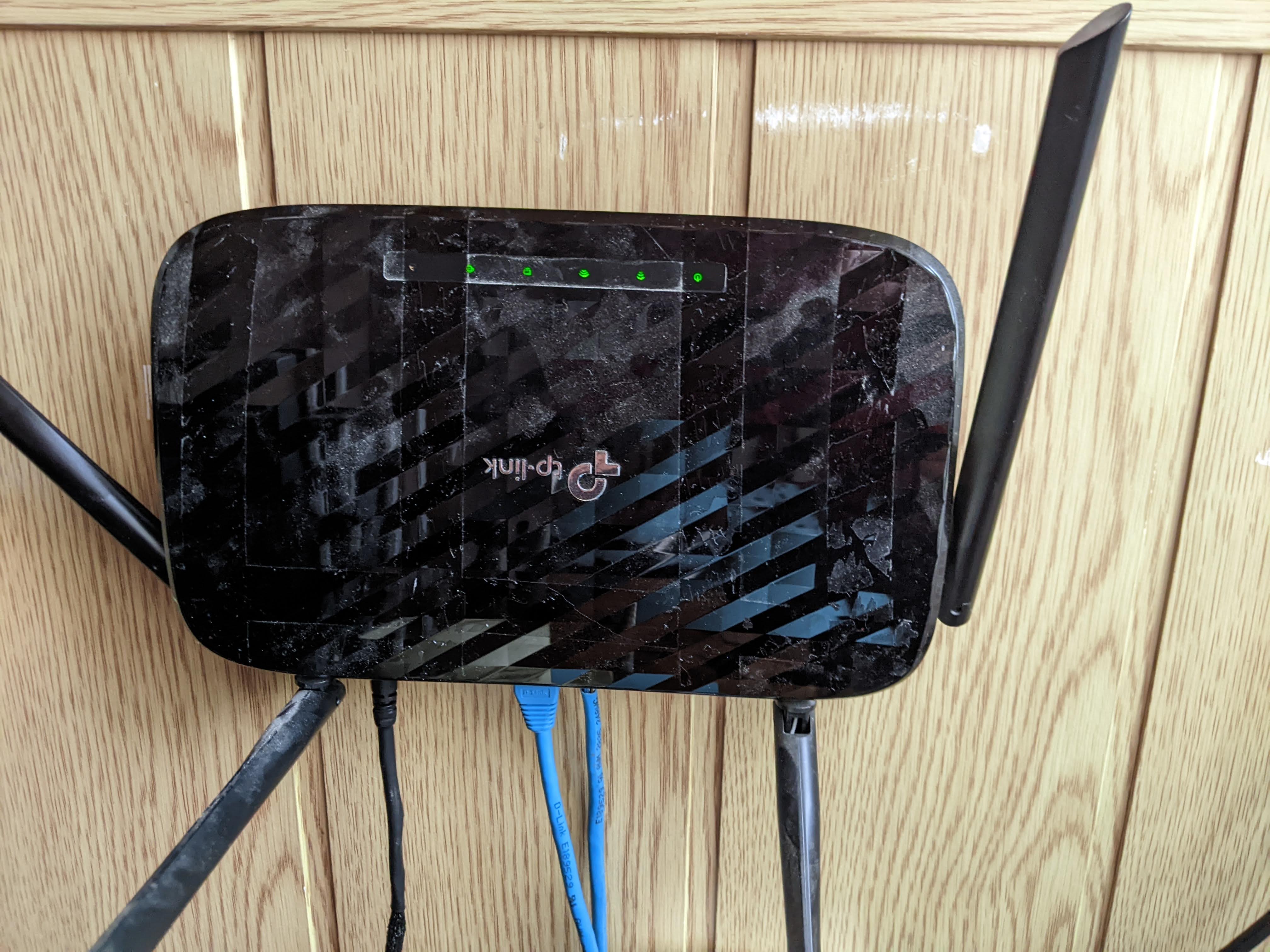 Giá treo tường cho Tplink Archer A6 V2