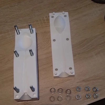 Khuôn muỗng cho trò chơi khăm muỗng gali