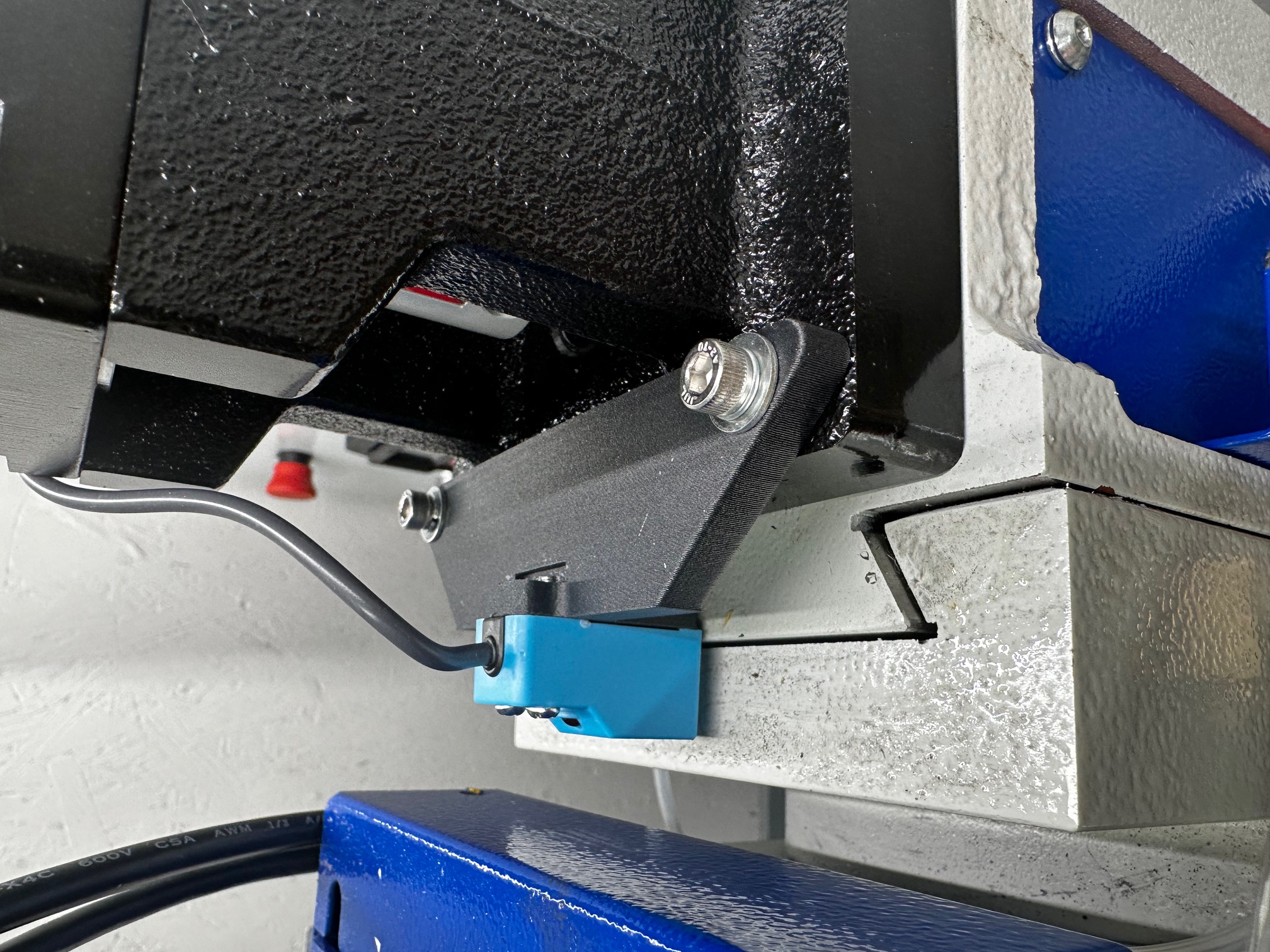 Giá đỡ Cảm biến Tiệm cận CNC PM728