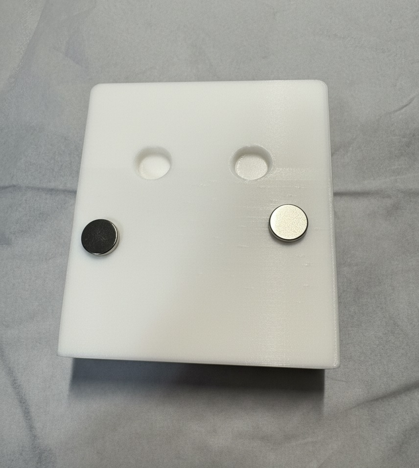 Giá đỡ Remote dải đèn LED (có khe cắm nam châm)