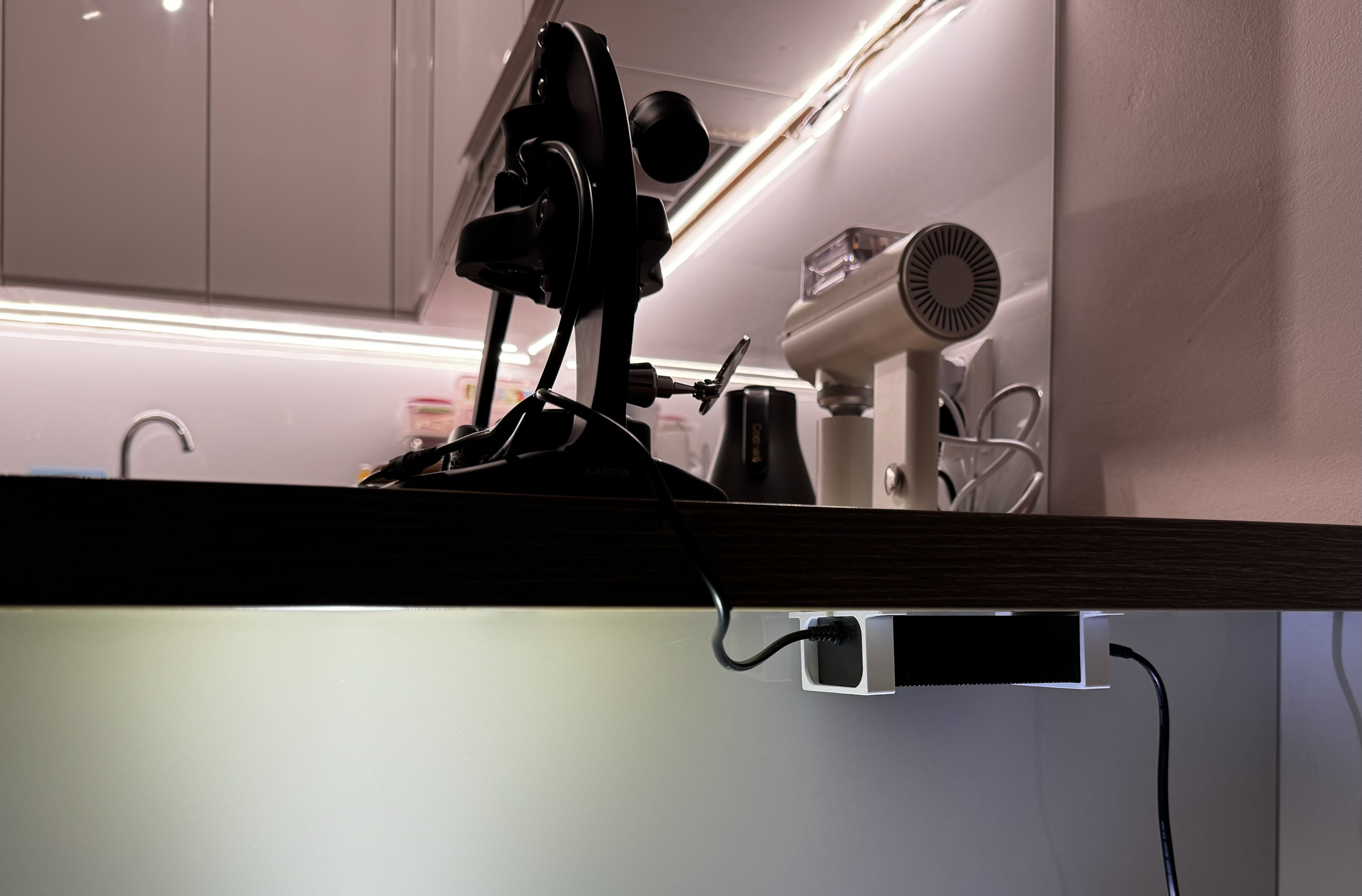 Giá đỡ cục sạc cho Flair 58