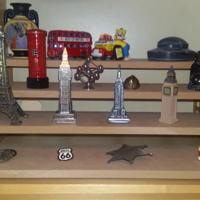 Kệ Trưng Bày (Display Shelf)