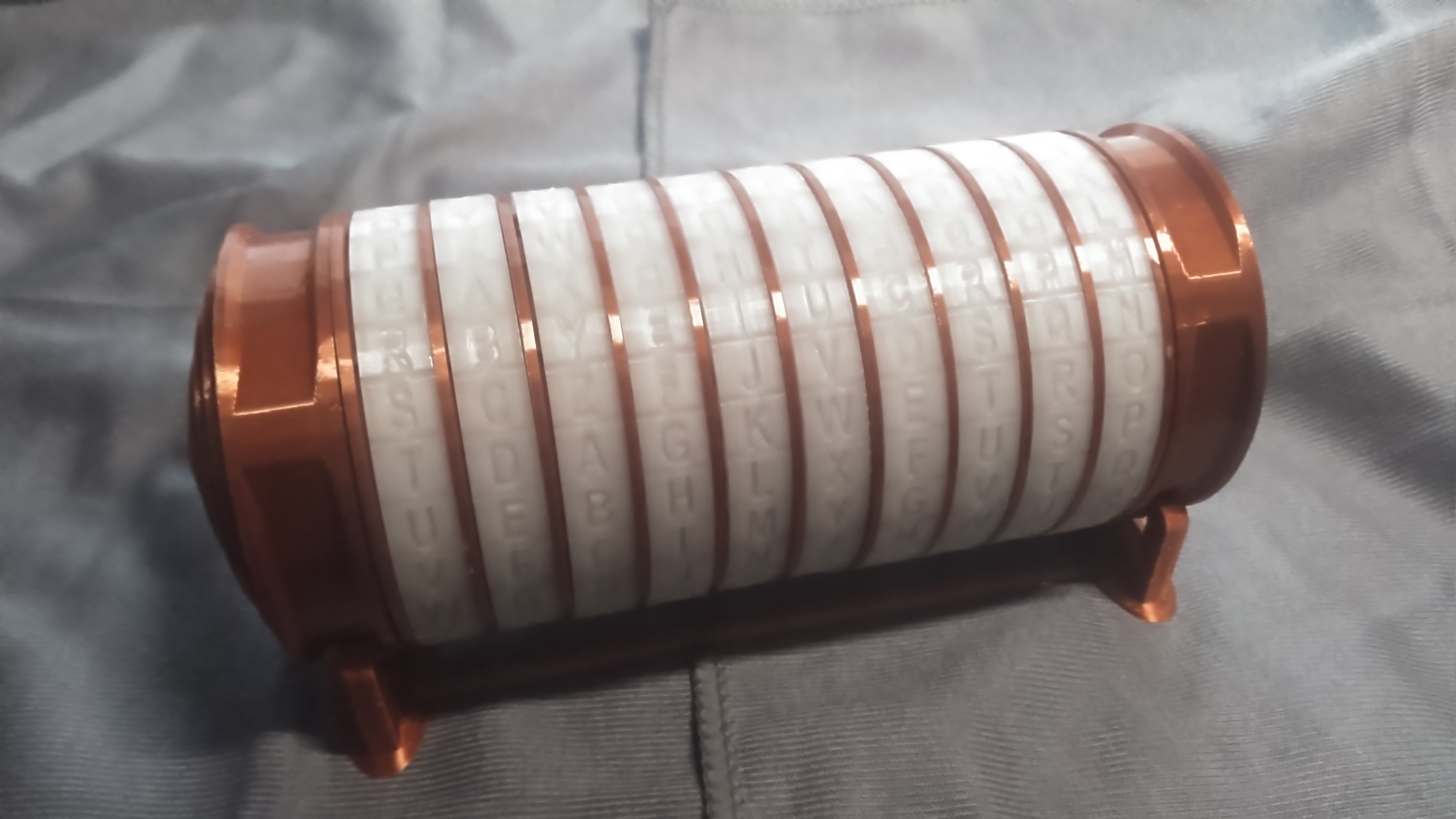 Cryptex remix 74mm dia cộng với nhiều vòng mã