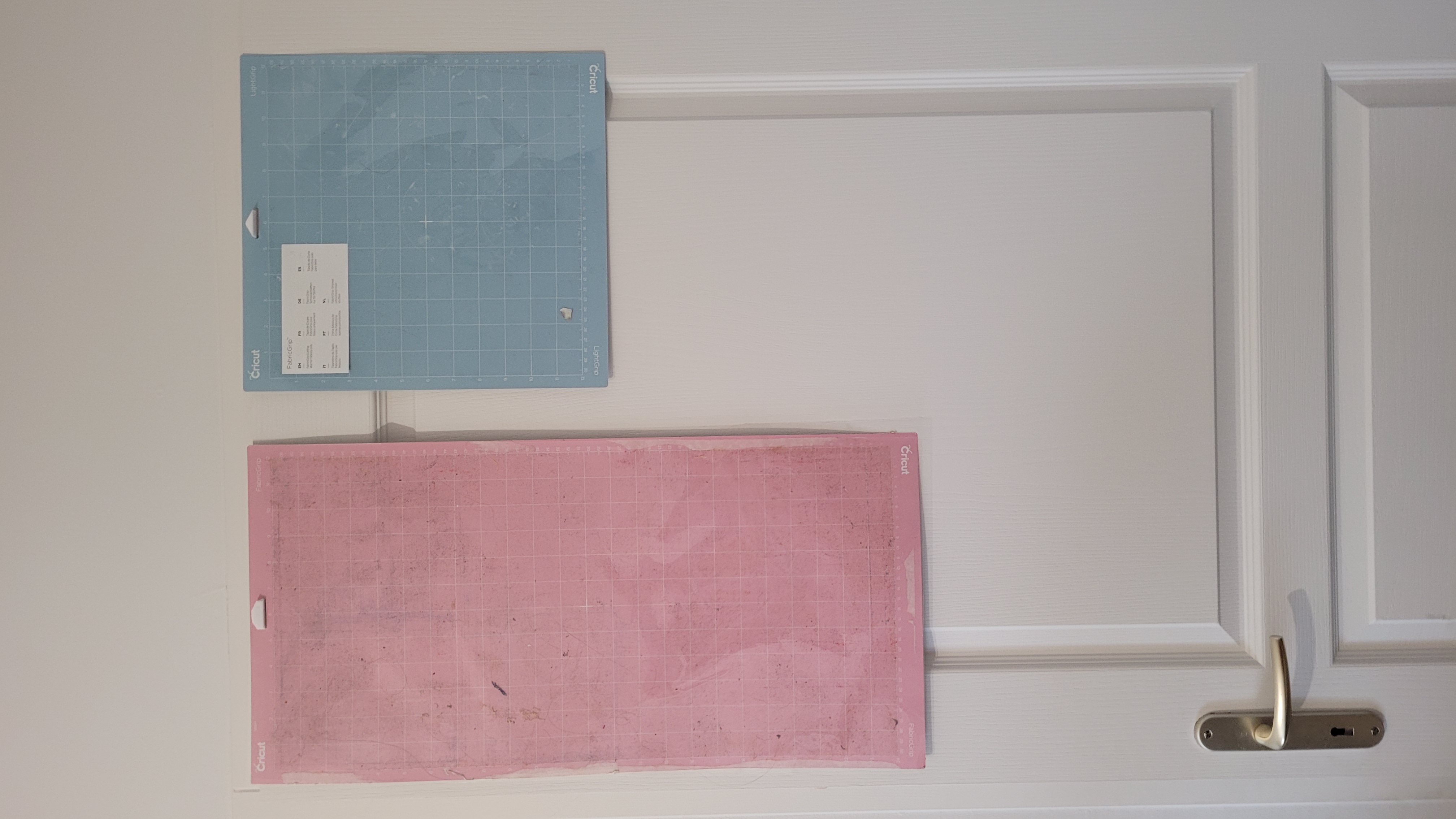 Kệ Treo Thảm Cricut Trên Cửa