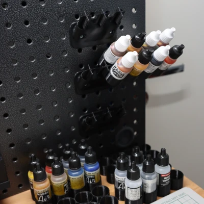 Kệ treo tường để sơn mô hình