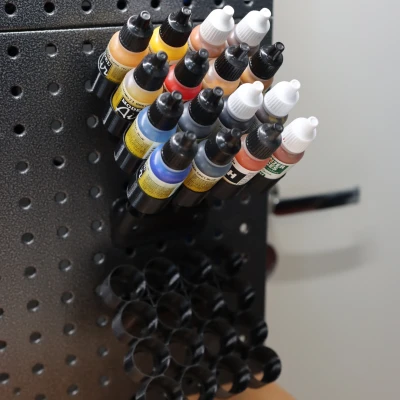 Kệ treo tường để sơn mô hình