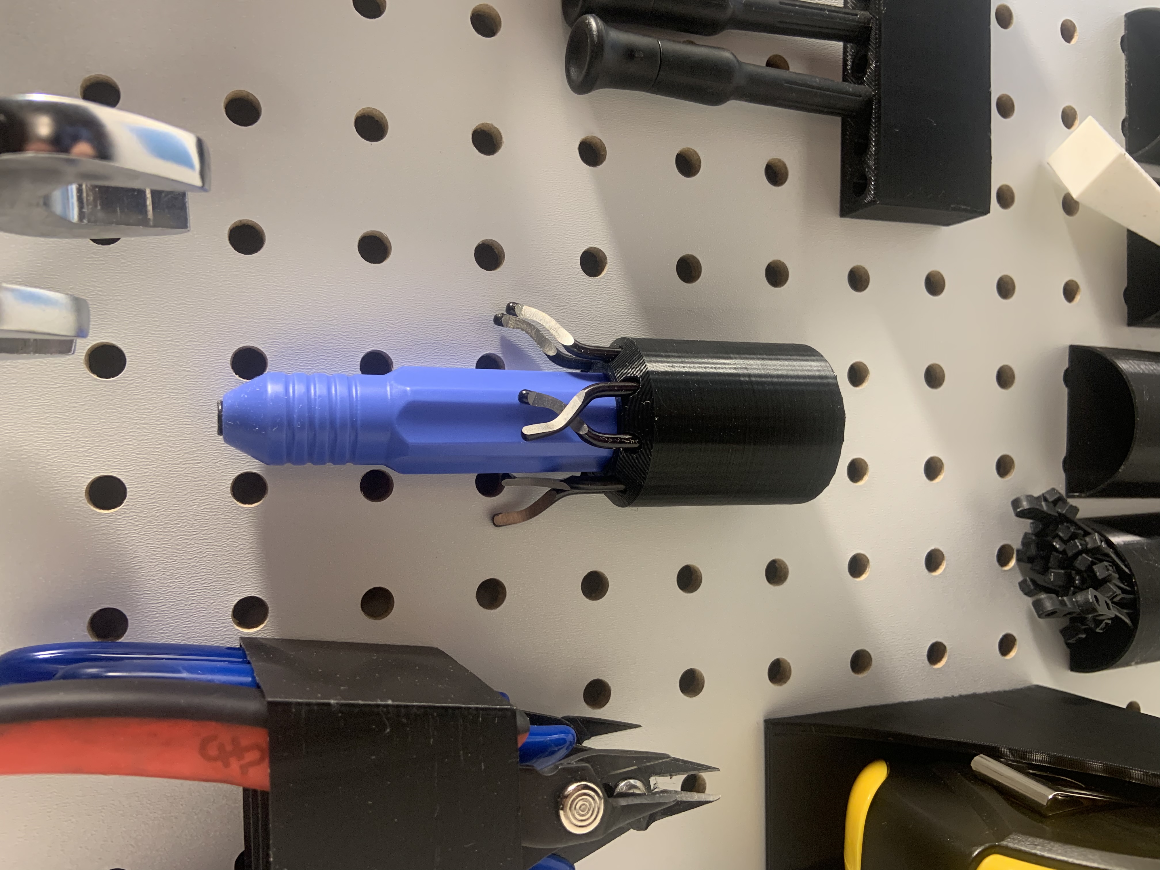 Tổ Chức Bảng Peg Cho Dụng Cụ Dũa