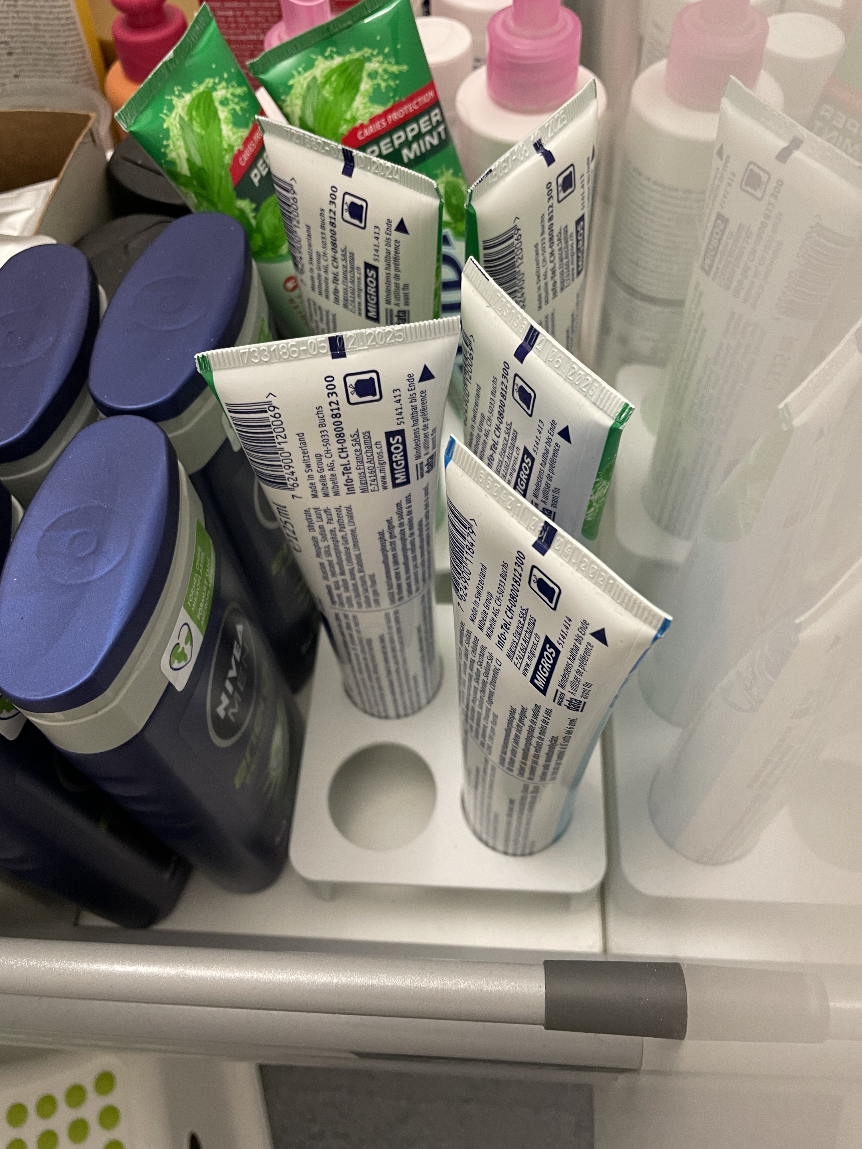 Giá Đỡ Tuýp Kem Đánh Răng