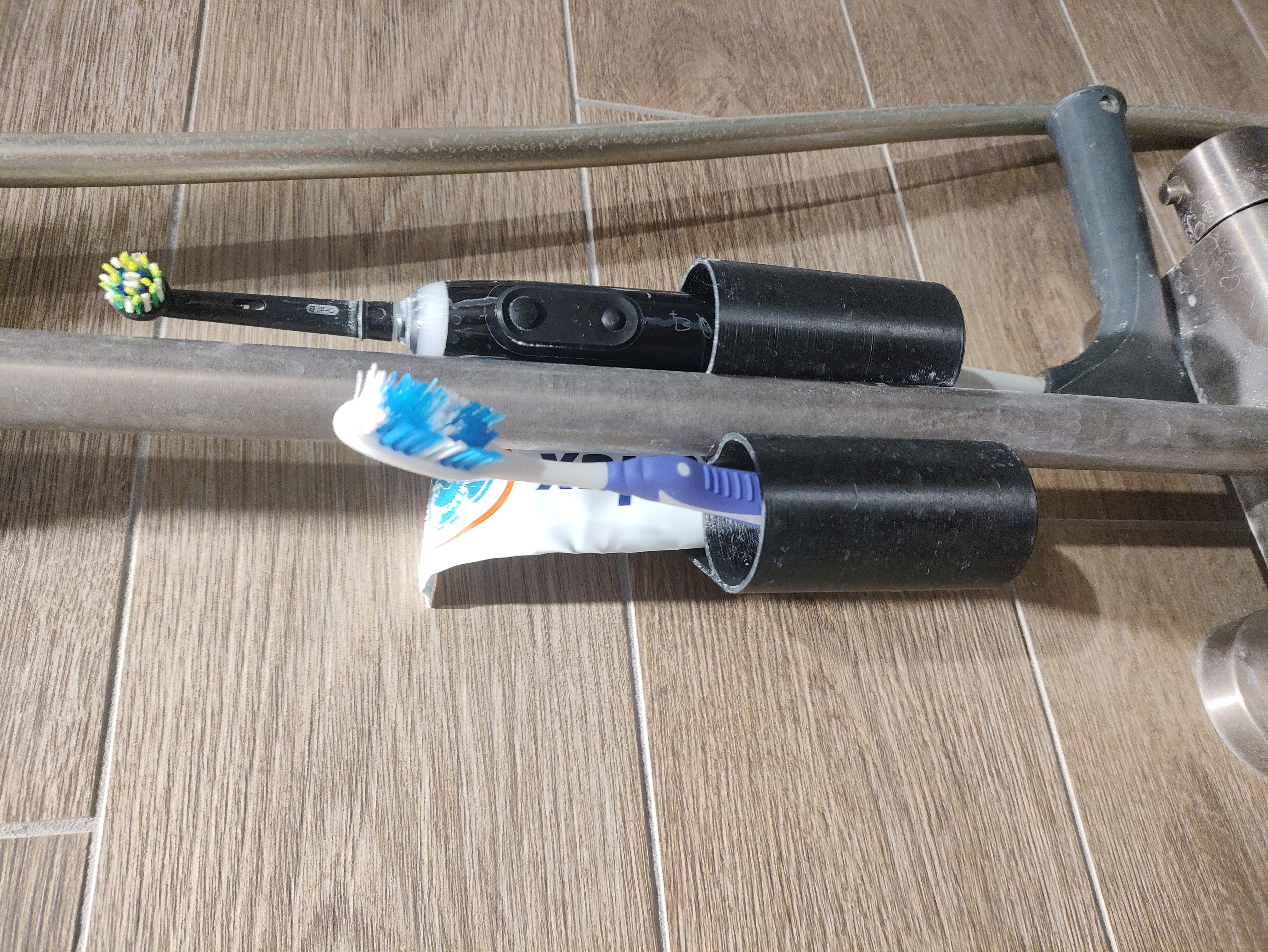 Kệ Bàn Chải Kẹp Thanh Vòi Sen 24mm